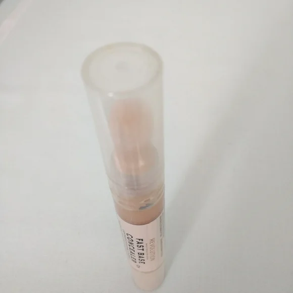 Revolution Fast Base Concealer - Picture 4 of 5